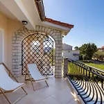 Beautiful In Barbat With House Sea View Barbat na Rabu