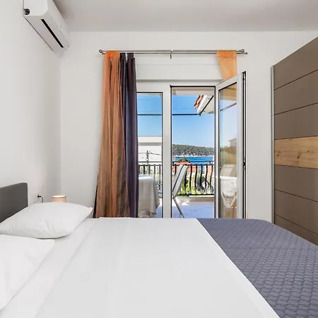 Apartman Beautiful In Barbat With House Sea View Barbat na Rabu