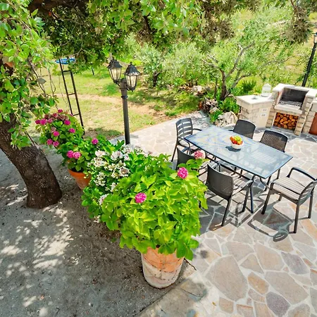 Apartament Awesome In Barbat With Wifi Banjol