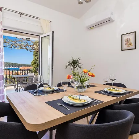 Apartman Beautiful In Barbat With House Sea View Barbat na Rabu