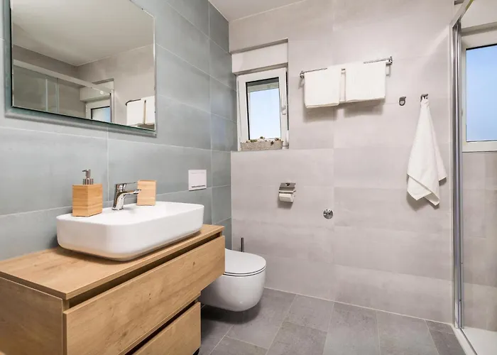 Awesome In Barbat With Wifi Apartament