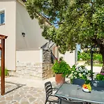 Beautiful In Barbat With House Sea View Barbat na Rabu