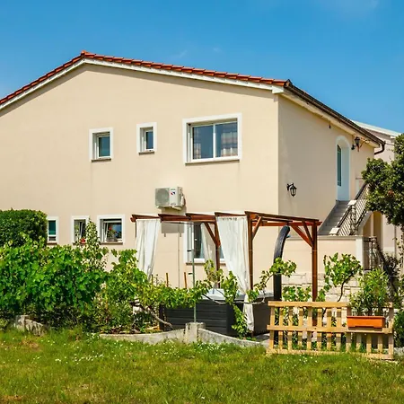 Lovely In Barbat With House Sea View Apartment