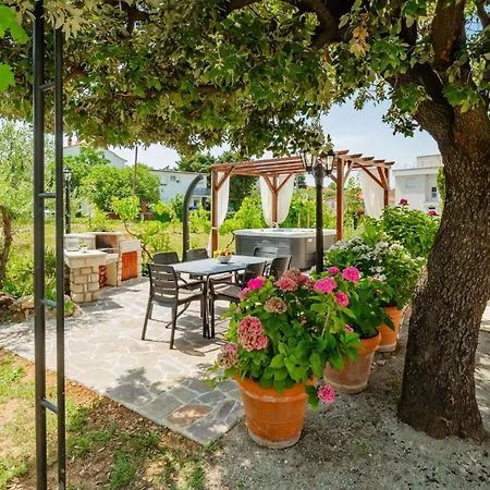 Apartment Lovely In Barbat With House Sea View Barbat na Rabu