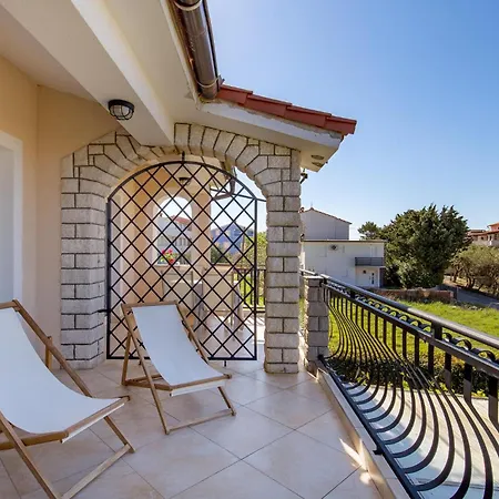 Lovely In Barbat With House Sea View Barbat na Rabu