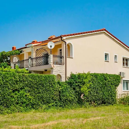 Apartment Lovely In Barbat With House Sea View Barbat na Rabu
