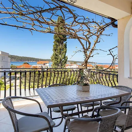 Apartment Lovely In Barbat With House Sea View